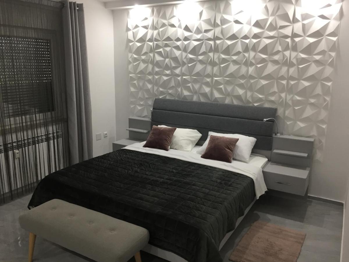 Apartman Sonas 2 With Free Private Parking คาร์โลวัตส์ ภายนอก รูปภาพ