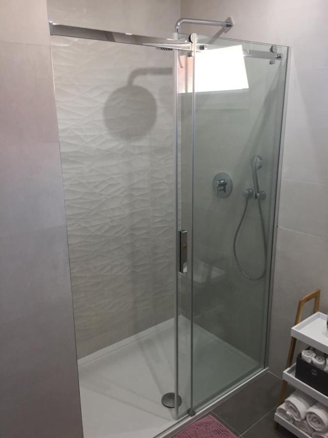 Apartman Sonas 2 With Free Private Parking คาร์โลวัตส์ ภายนอก รูปภาพ