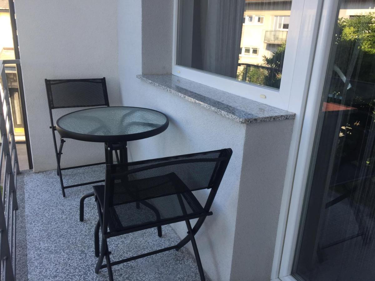 Apartman Sonas 2 With Free Private Parking คาร์โลวัตส์ ภายนอก รูปภาพ
